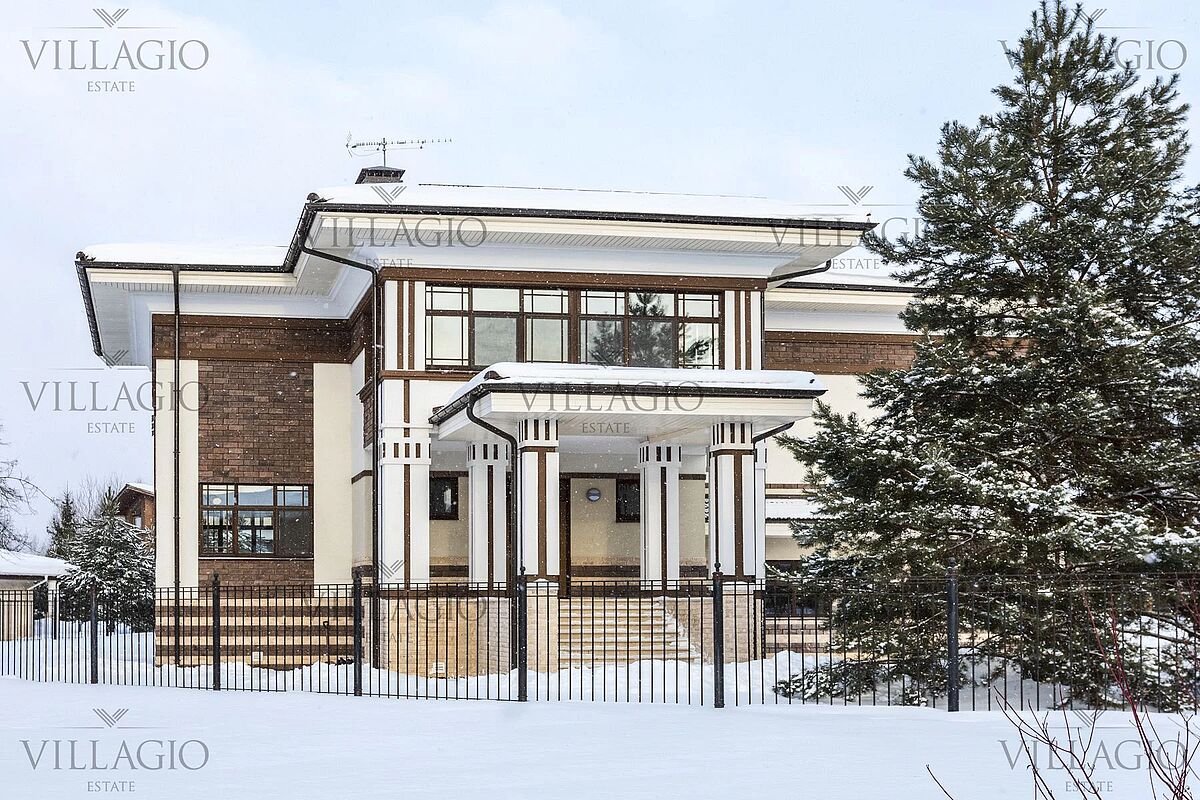 Дом рядом с двумя парками