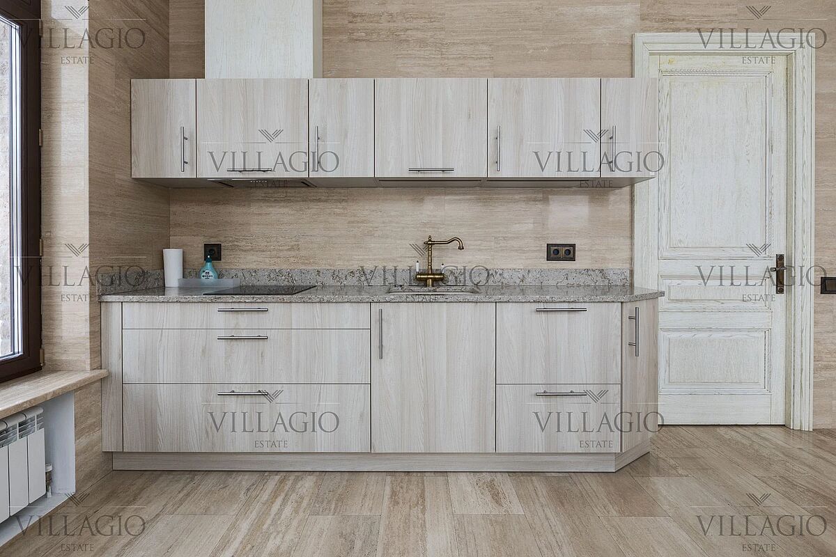 Дом рядом с двумя парками