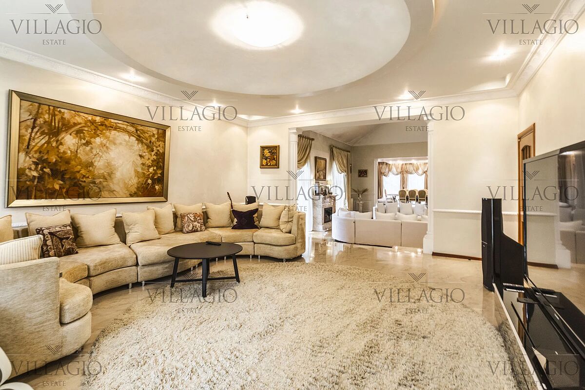 Элитный дом в классическом стиле у Москва-реки