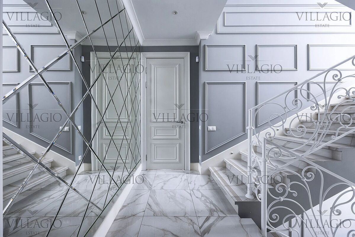 Интерьер (фото с лого)