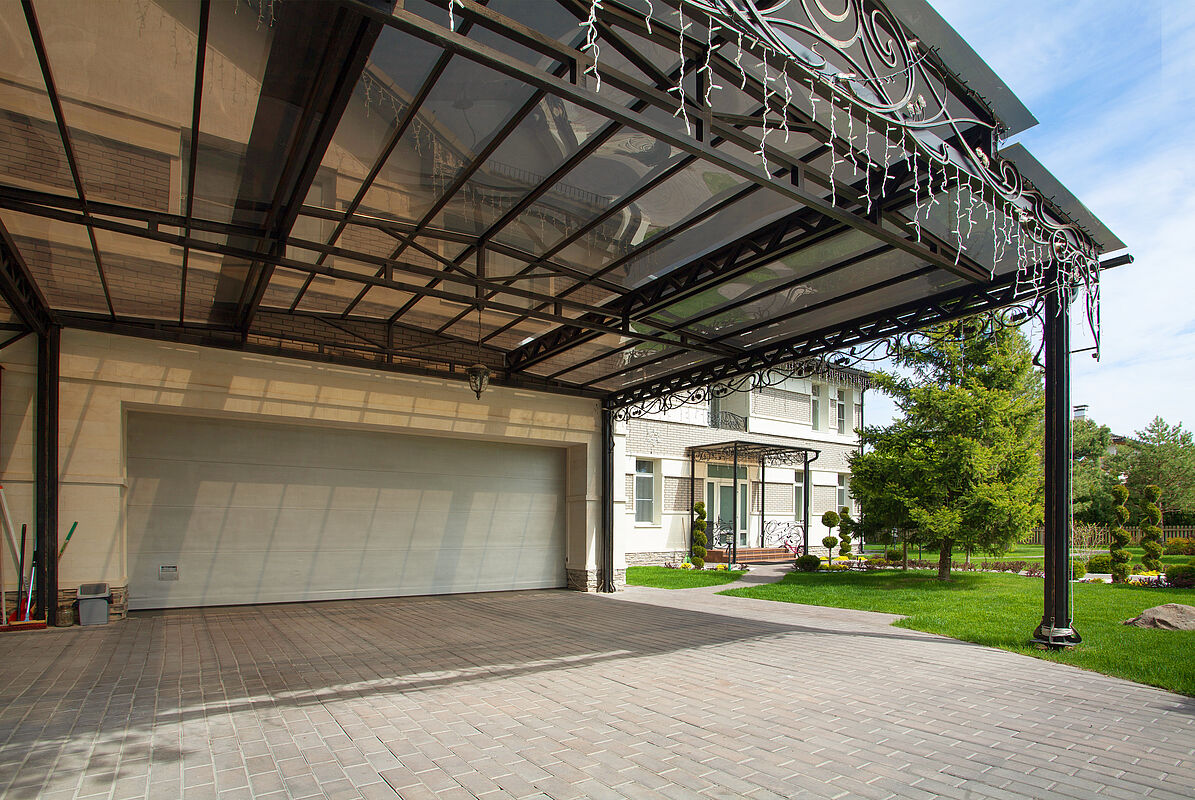 Двухэтажный дом в современном стиле