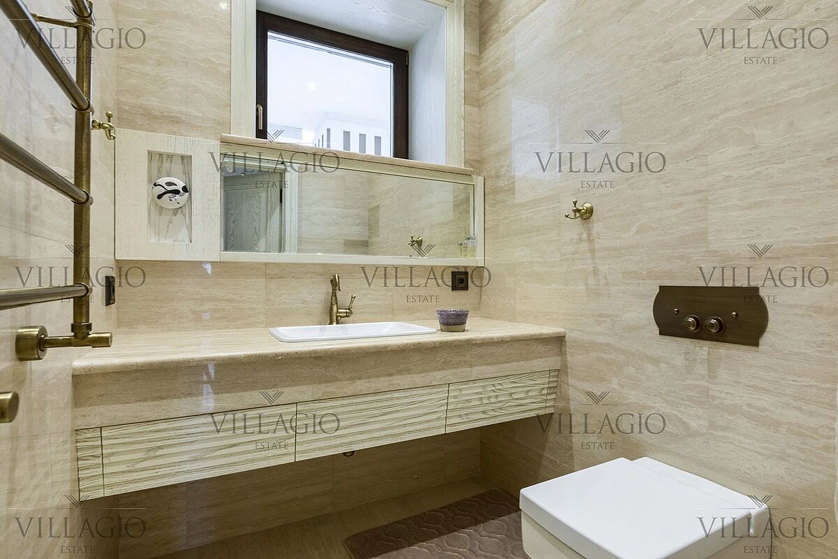 Дом рядом с двумя парками