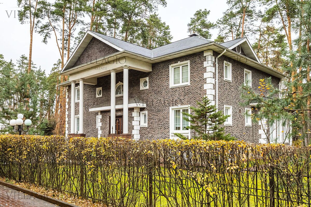 Элитный дом в классическом стиле у Москва-реки