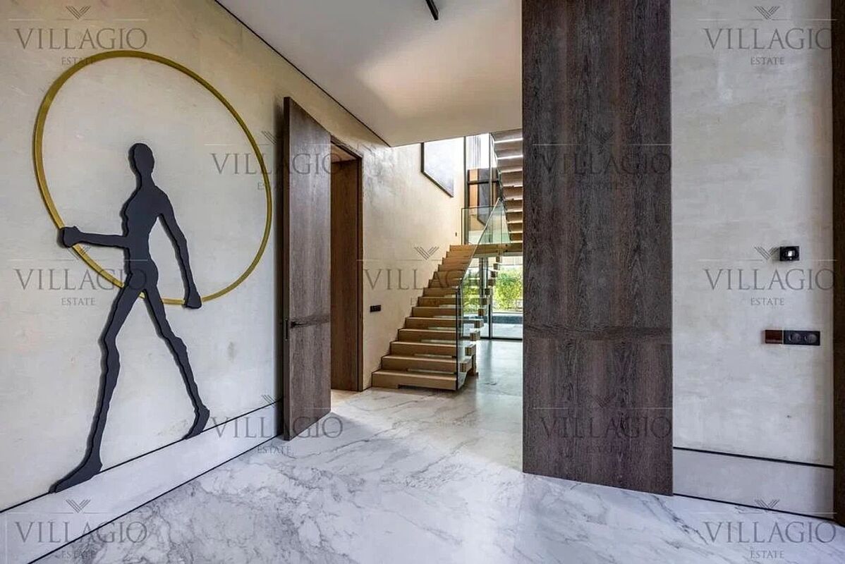 Дом рядом с парками