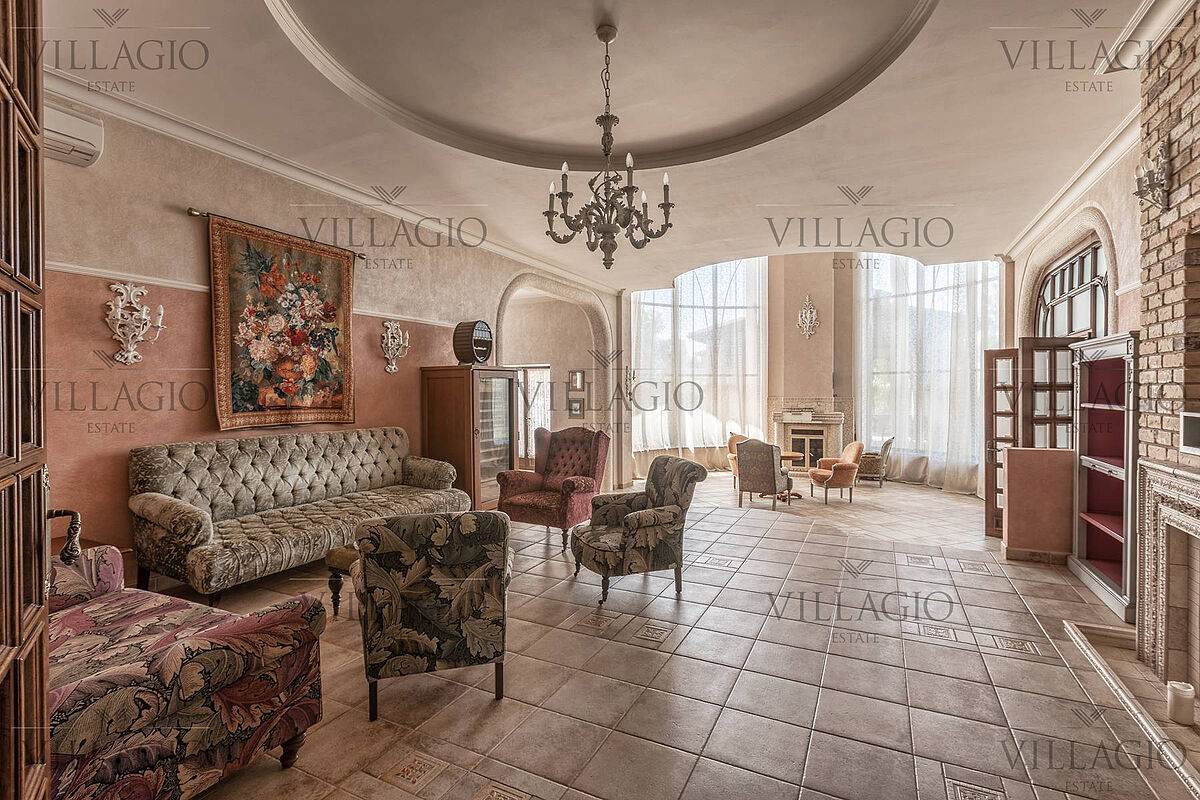 Дом с роскошной гостиной и spa-зоной