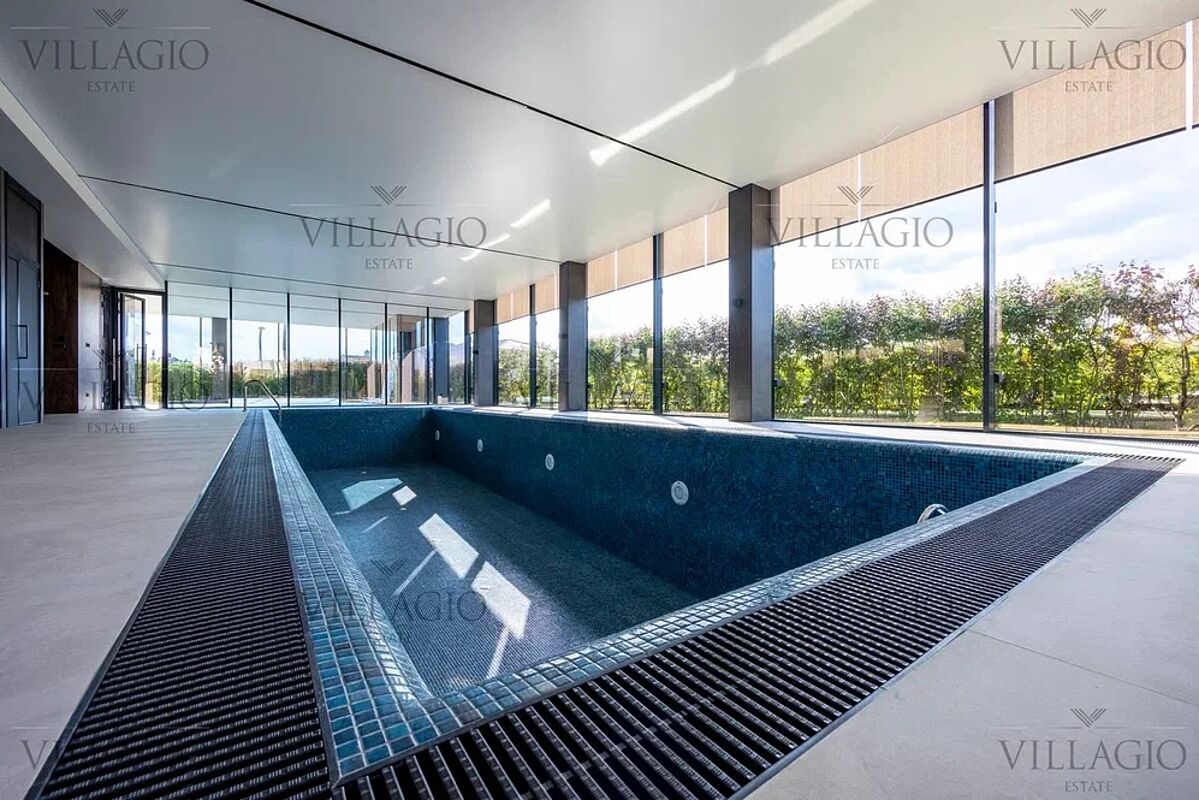 Дом рядом с парками