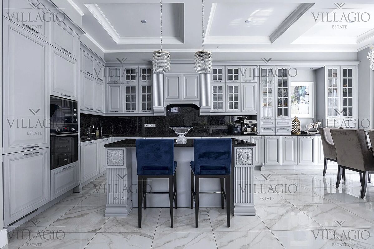 Интерьер (фото с лого)