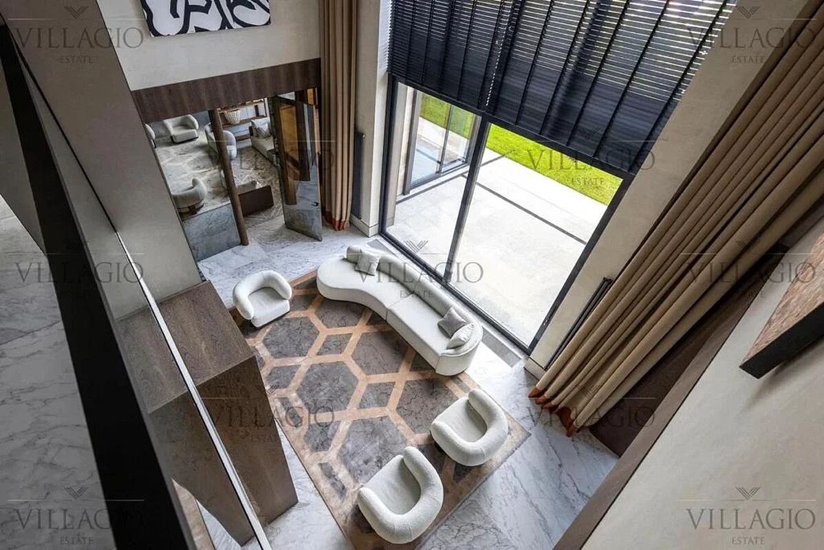 Дом рядом с парками