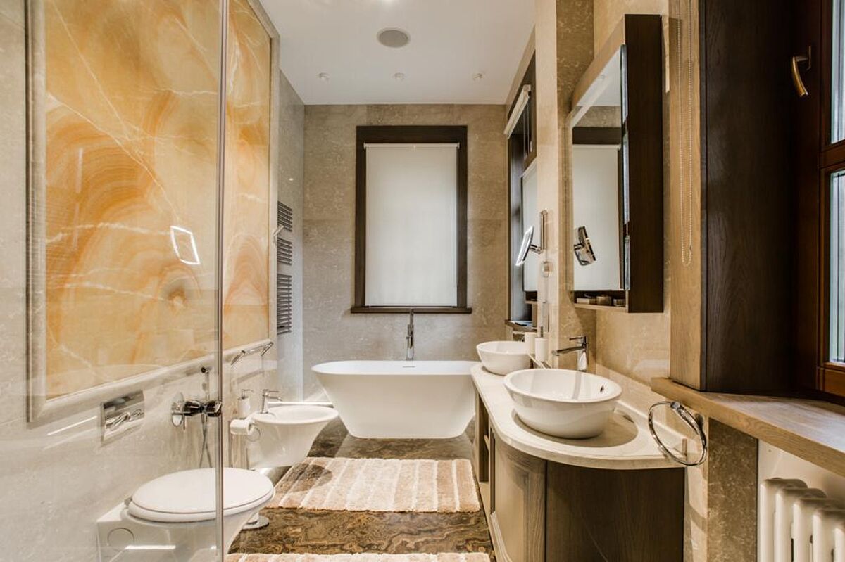 Дом из дерева на лесном участке