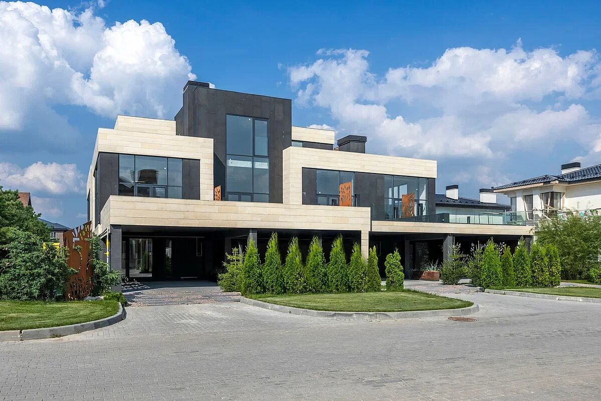 Таунхаус с панорамными окнами