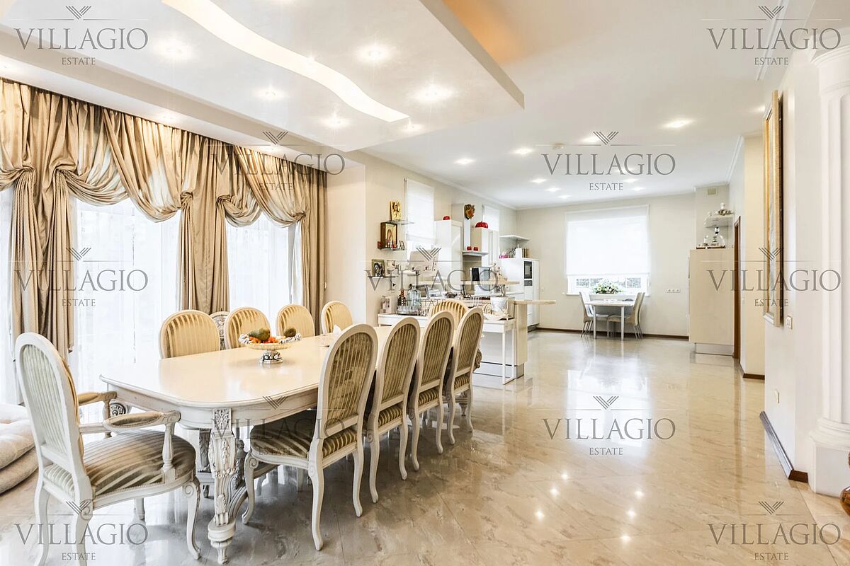 Элитный дом в классическом стиле у Москва-реки