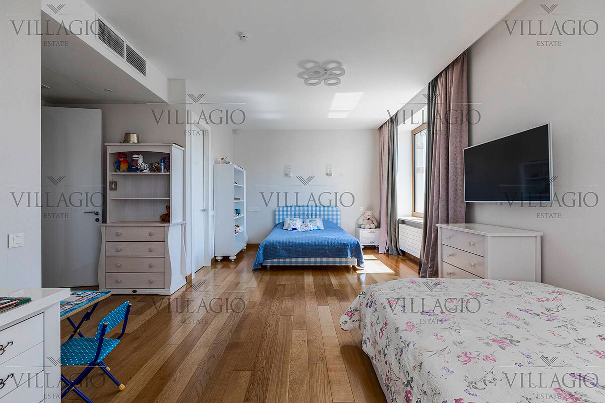 Дом с лифтом, бассейном и 3 террасами