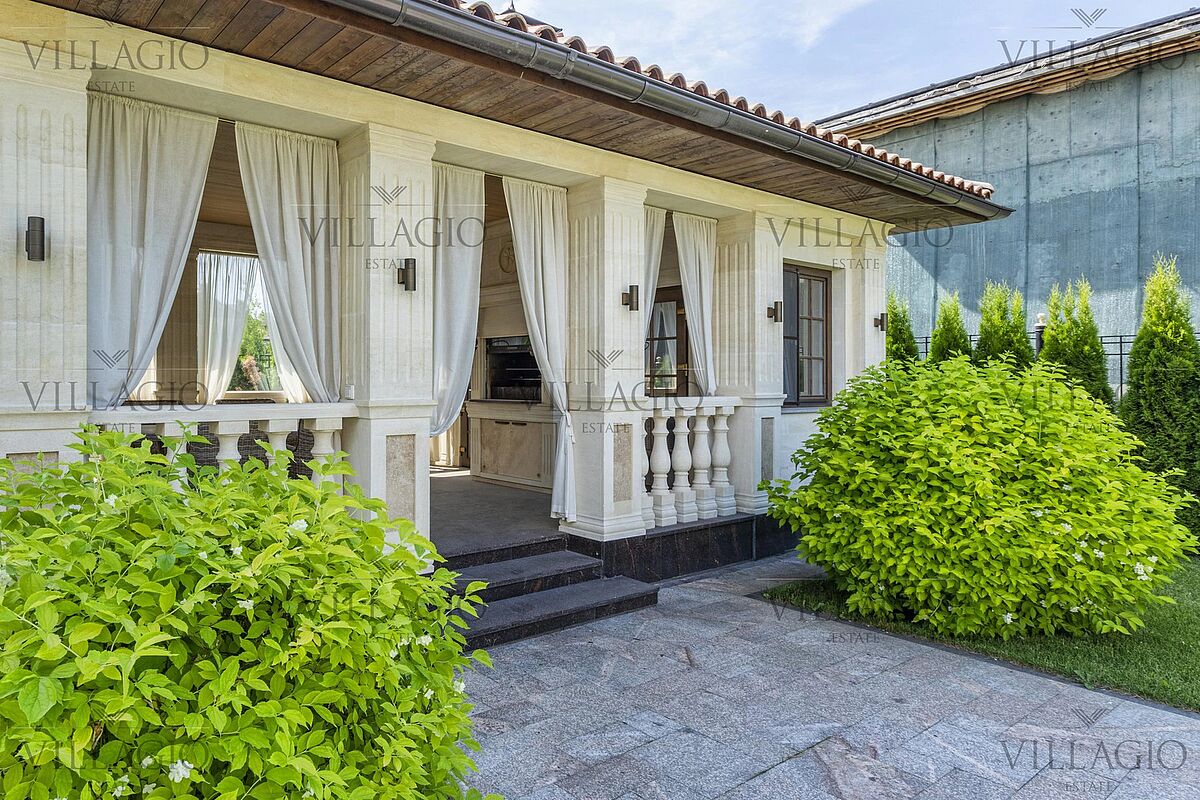 Уютная летняя беседка