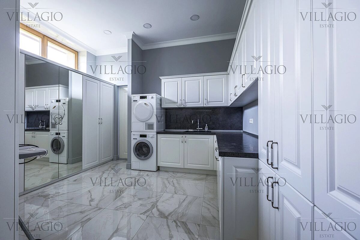 Интерьер (фото с лого)