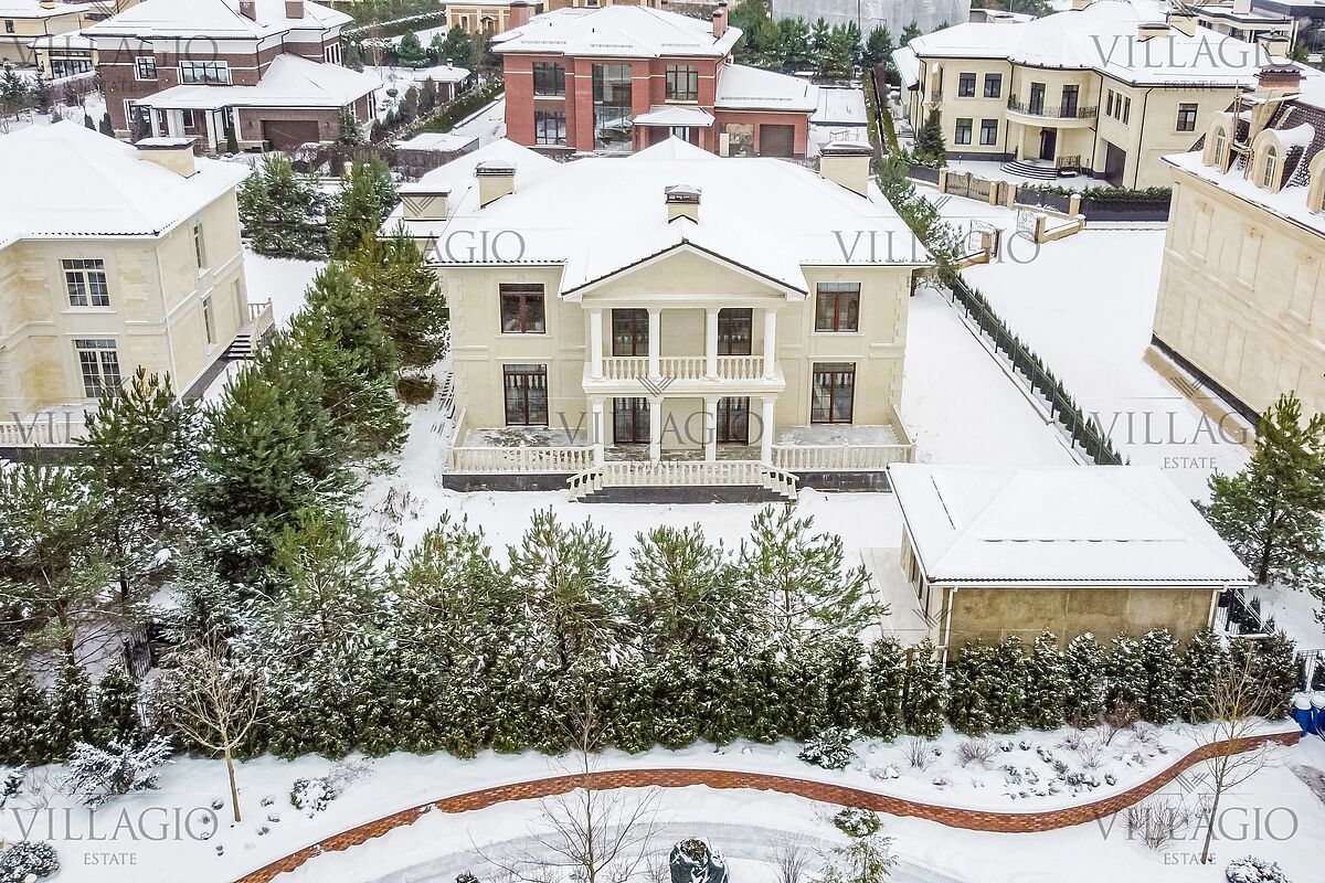 Особняк в неоклассическом стиле