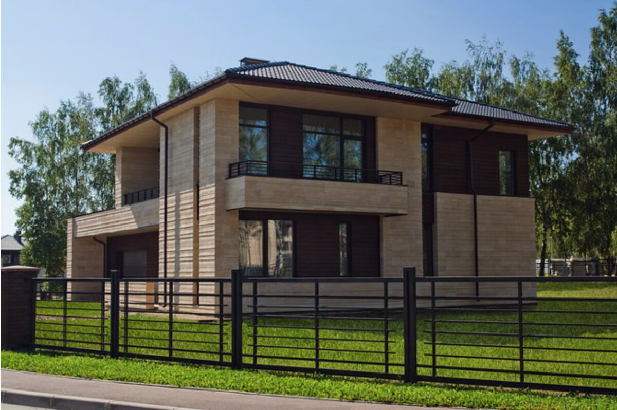 Двухэтажный дом на участке 16 соток