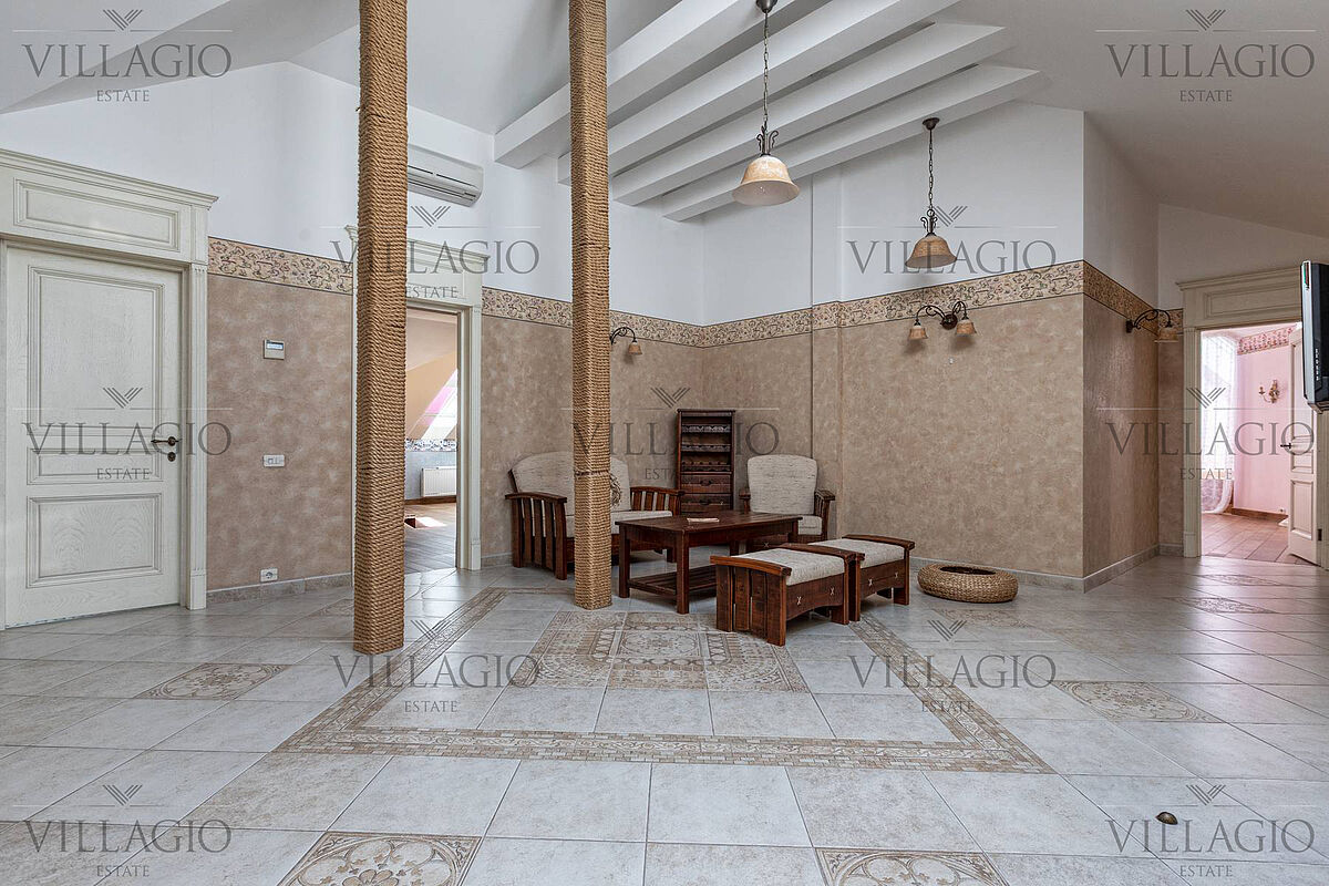 Дом с роскошной гостиной и spa-зоной