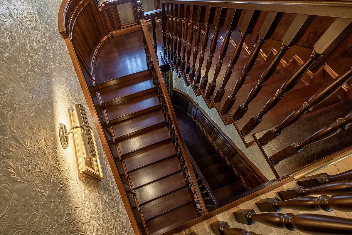 главная лестн