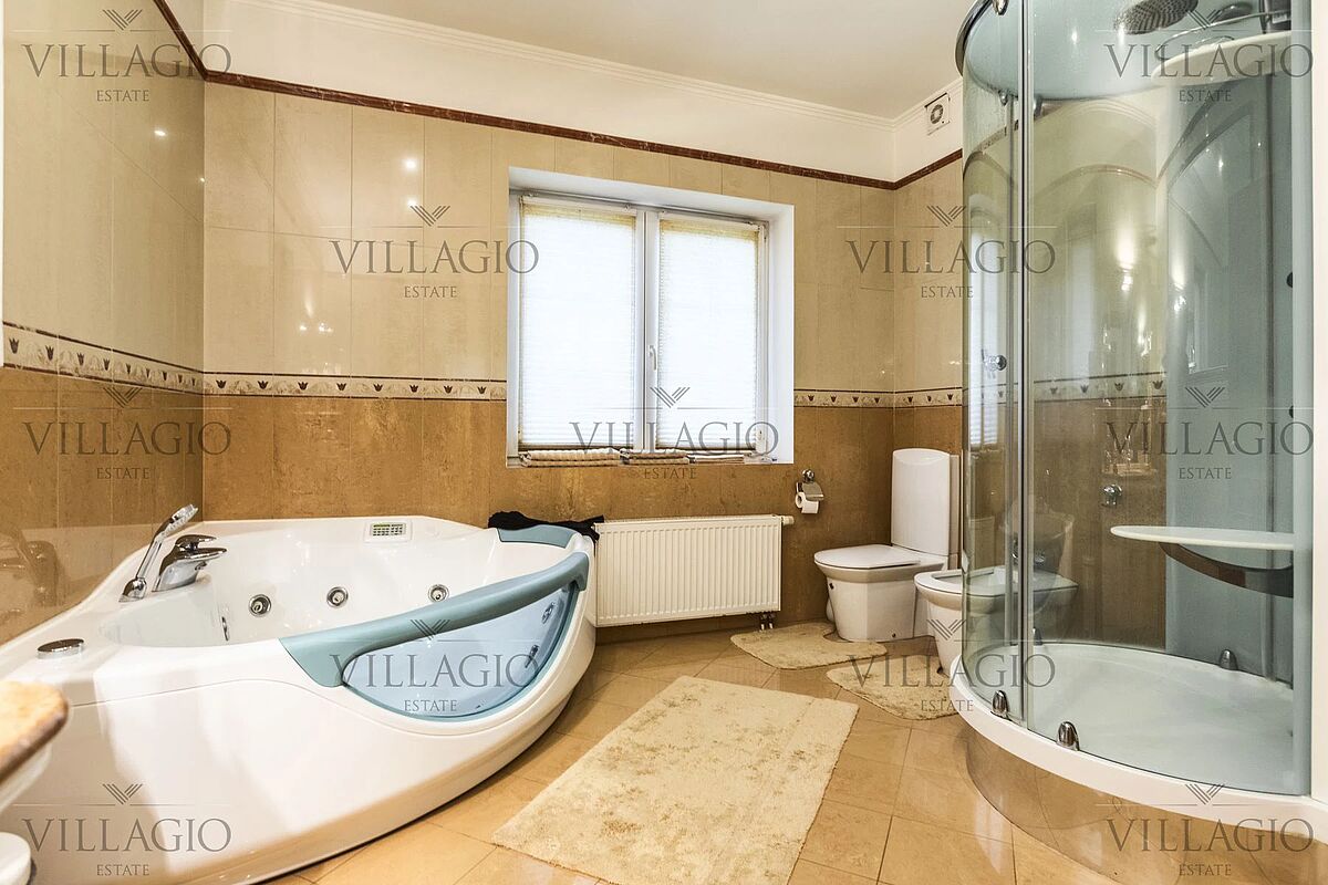 Элитный дом в классическом стиле у Москва-реки