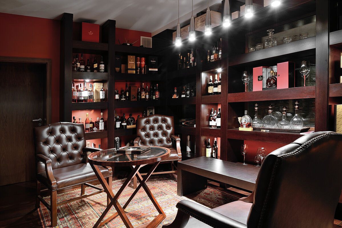 Двухуровневый дом с бассейном