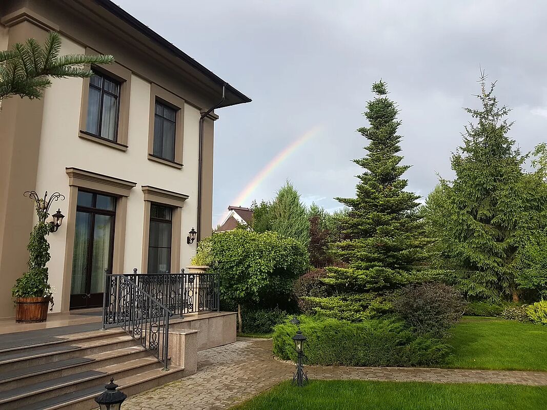 Дом с лифтом на участке 25 соток