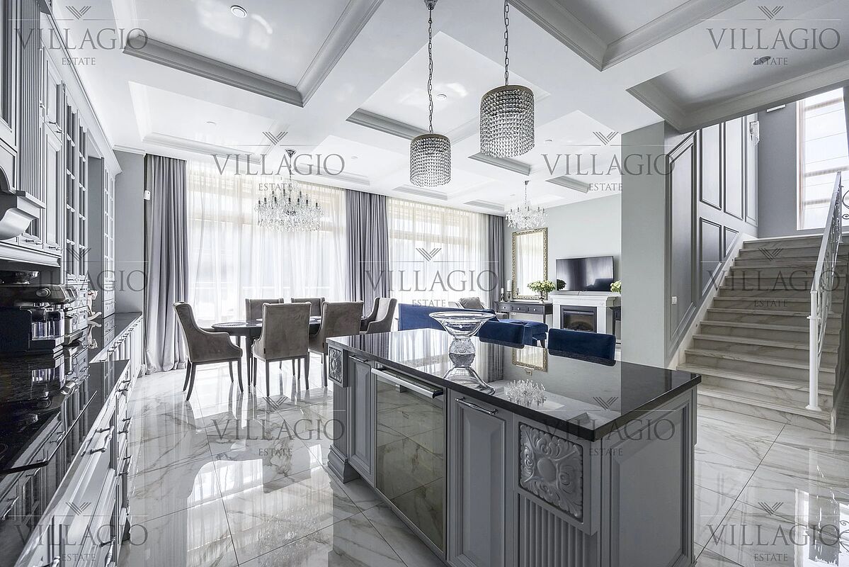 Интерьер (фото с лого)