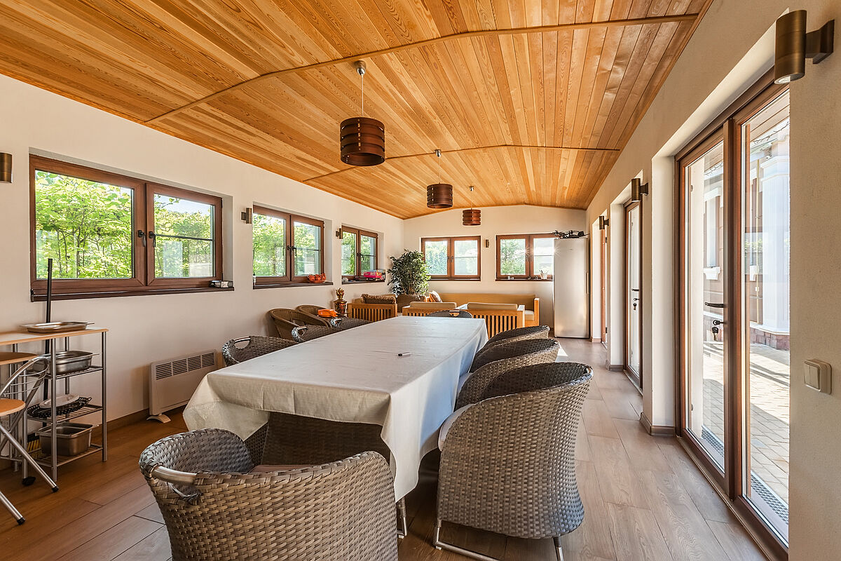 Загородный дом с бассейном в современном стиле