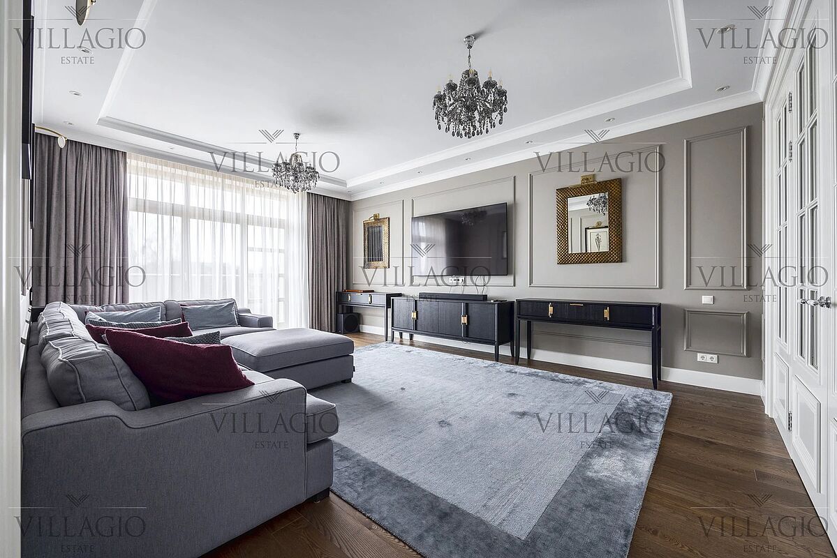 Интерьер (фото с лого)