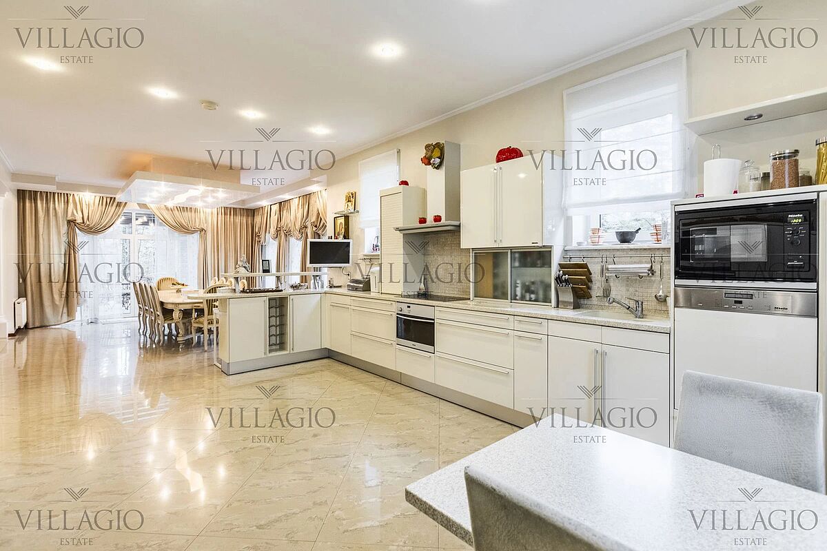 Элитный дом в классическом стиле у Москва-реки