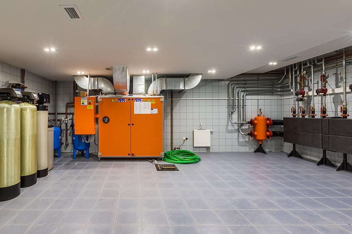 Загородный дом с бассейном в современном стиле