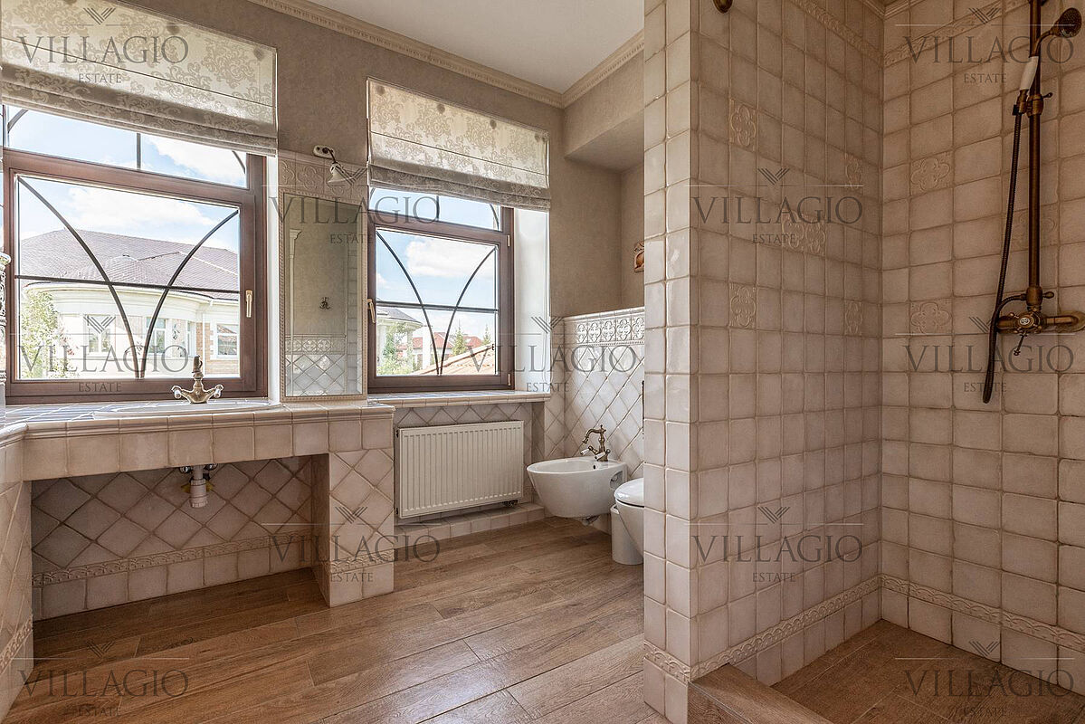 Дом с роскошной гостиной и spa-зоной