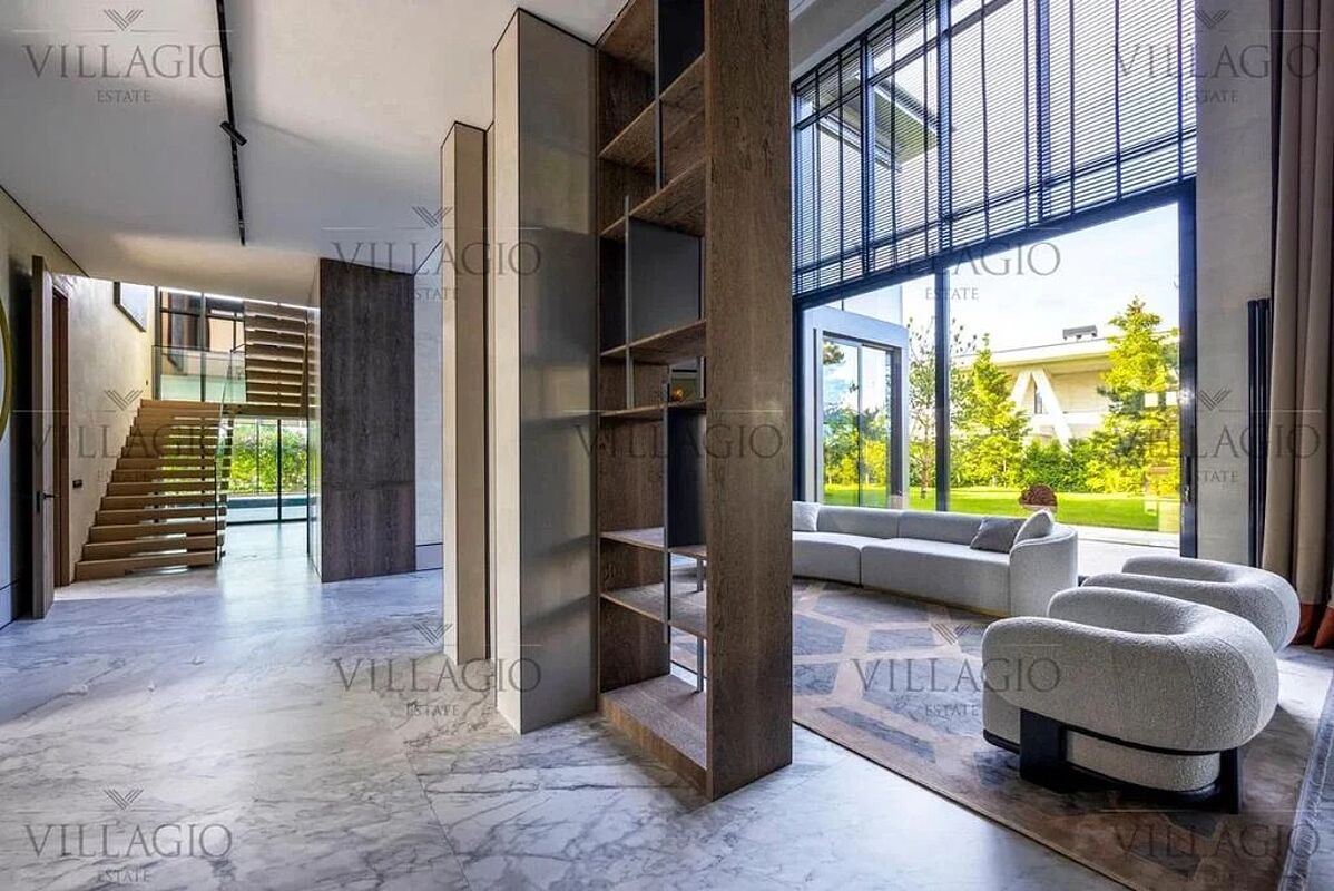 Дом рядом с парками