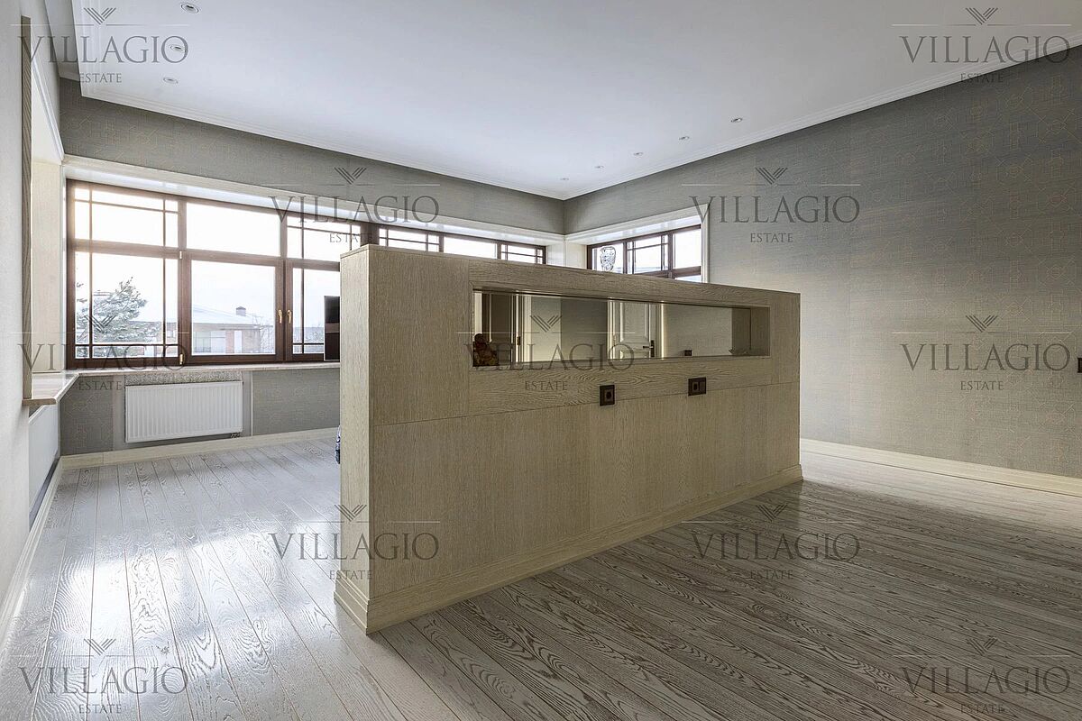 Дом рядом с двумя парками