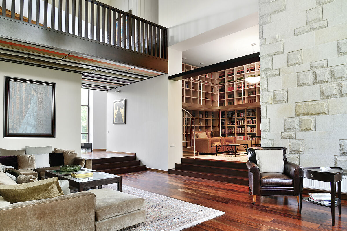 Двухуровневый дом с бассейном