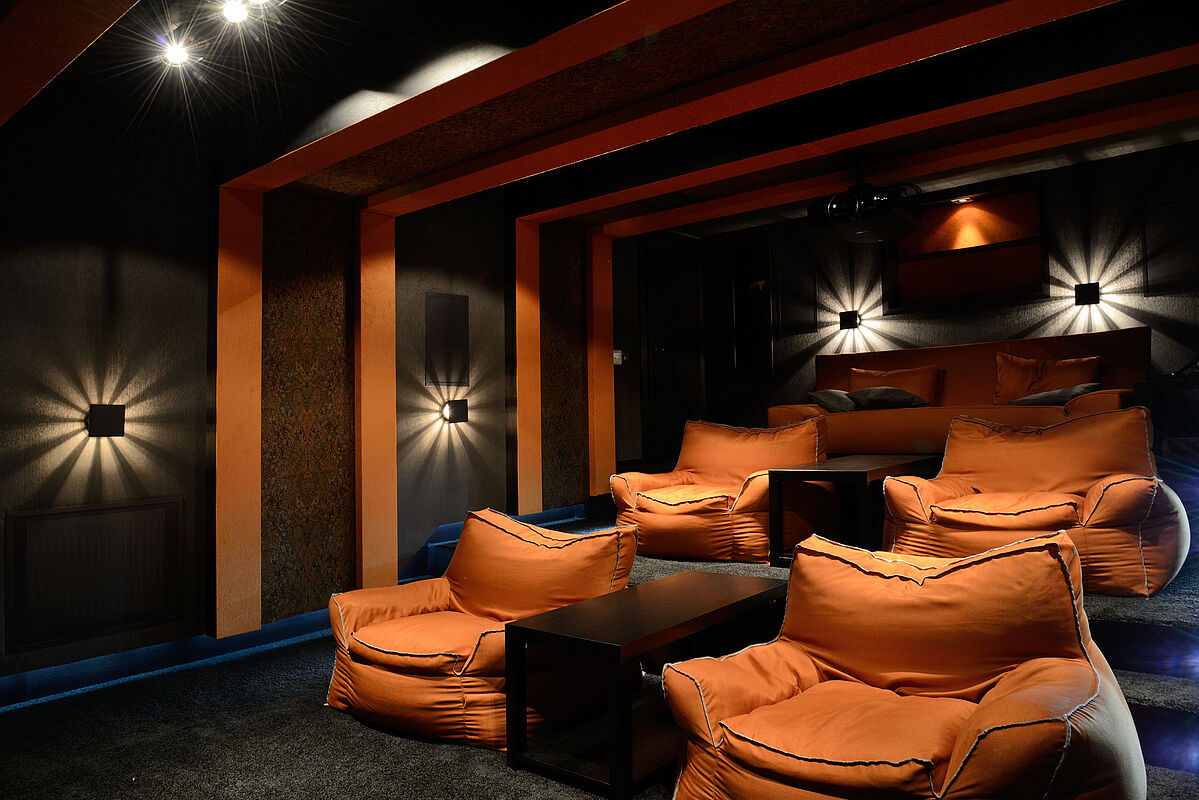 Двухуровневый дом с бассейном