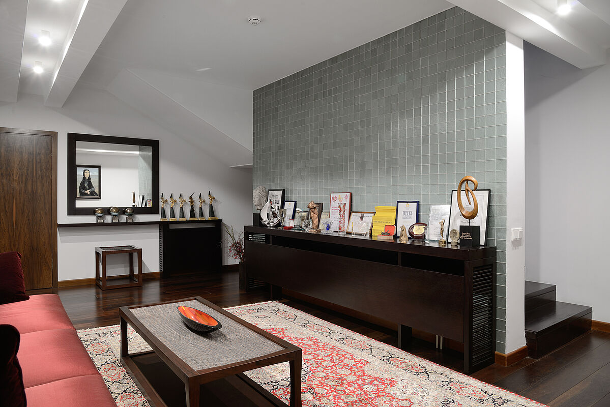 Двухуровневый дом с бассейном