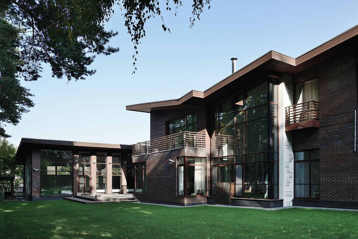 Двухуровневый дом с бассейном