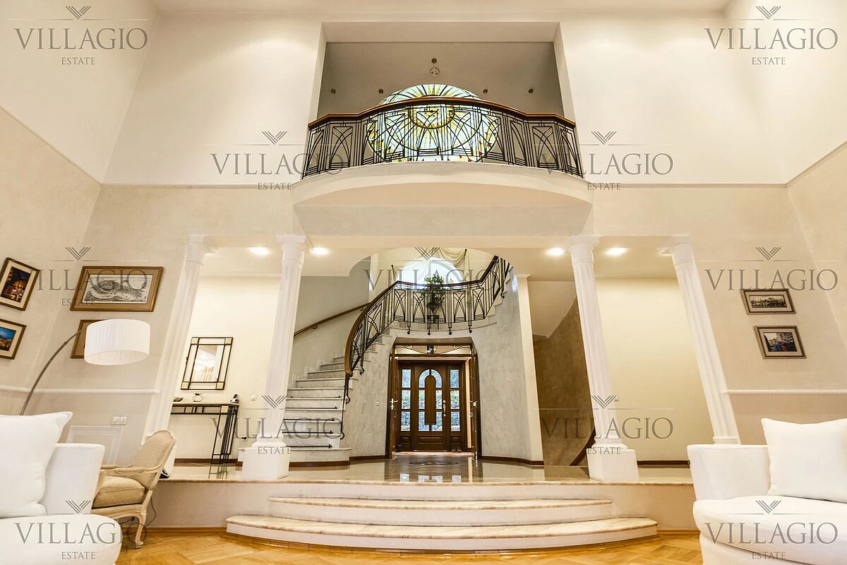 Элитный дом в классическом стиле у Москва-реки