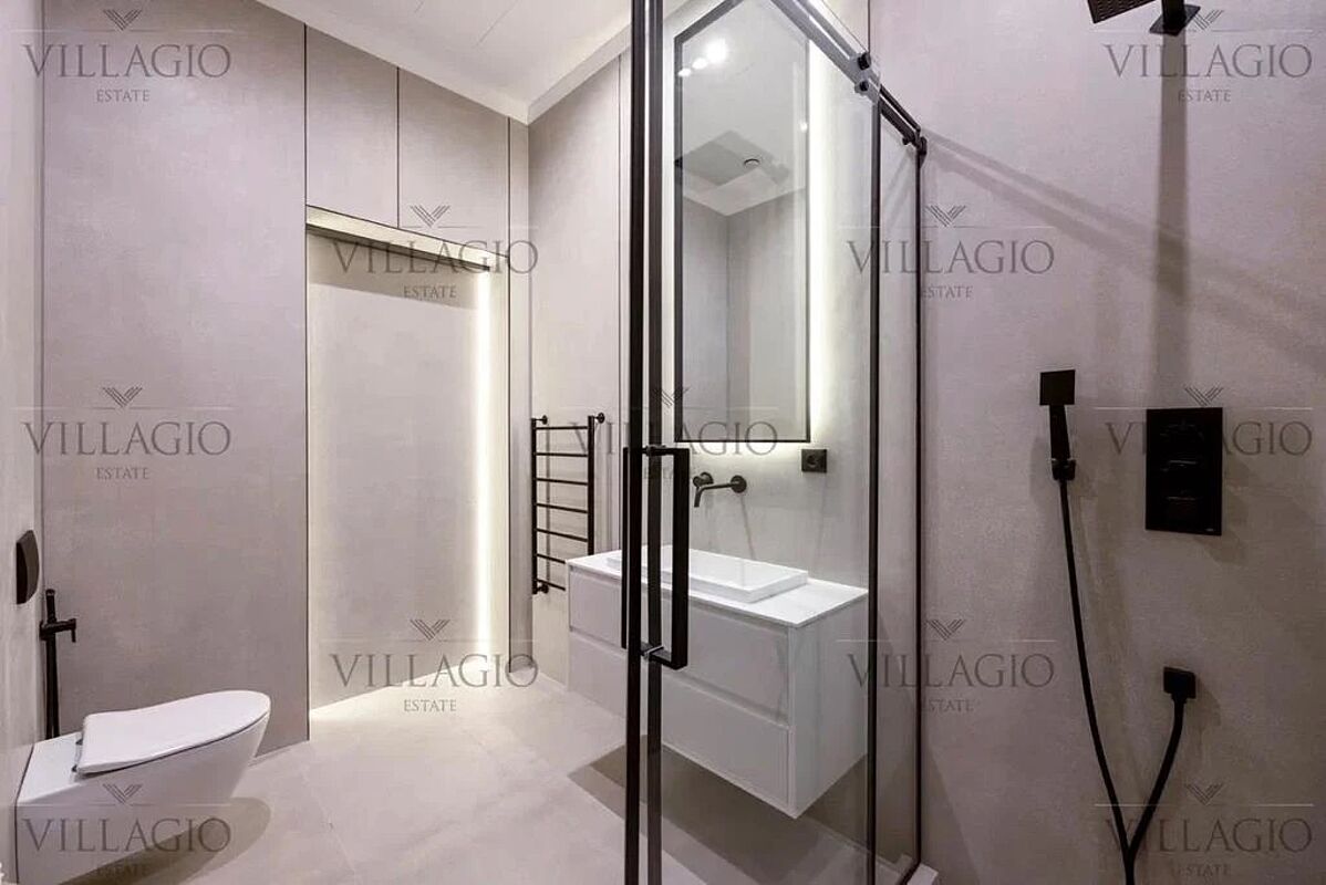 Дом рядом с парками