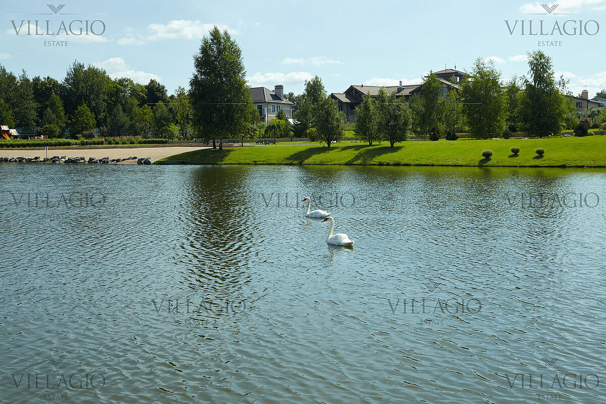 Большое озеро в главном парке