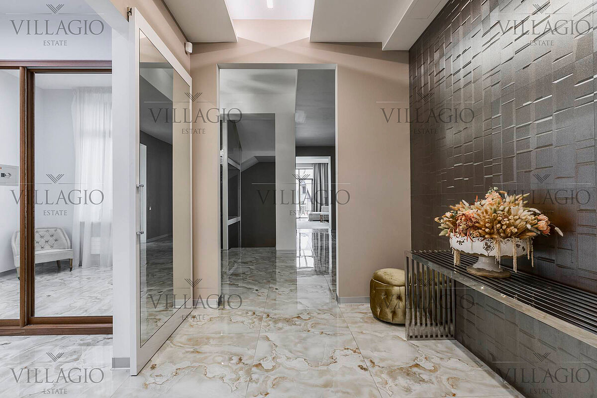 Дом с лифтом, бассейном и 3 террасами