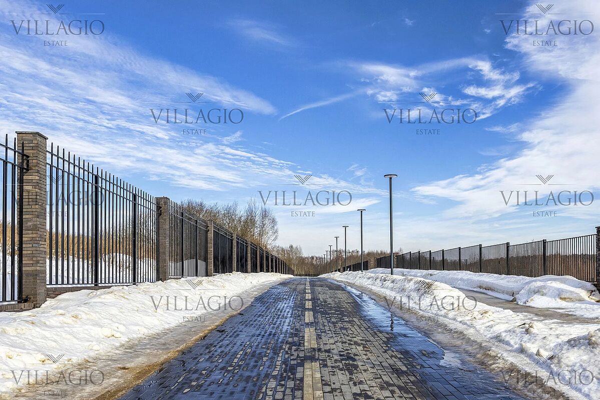 Экстерьер  (фото с лого)