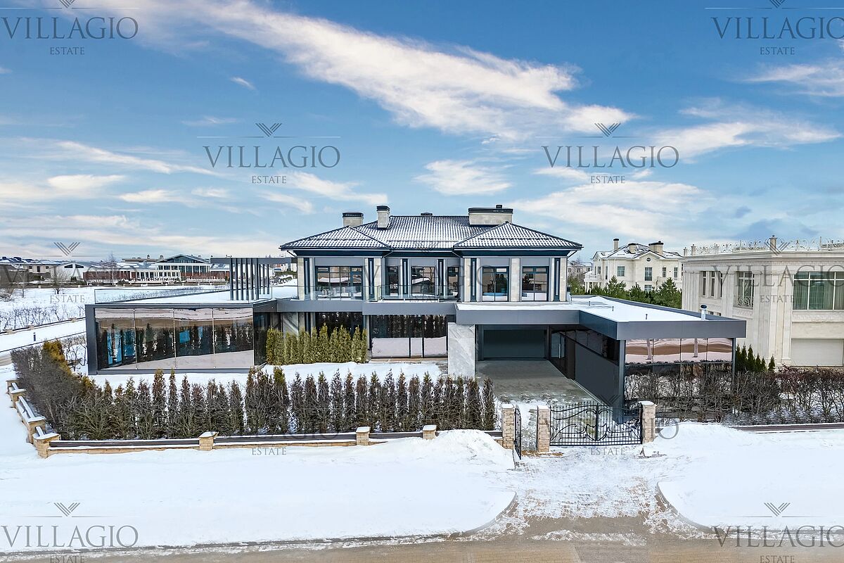 Дом рядом с парками