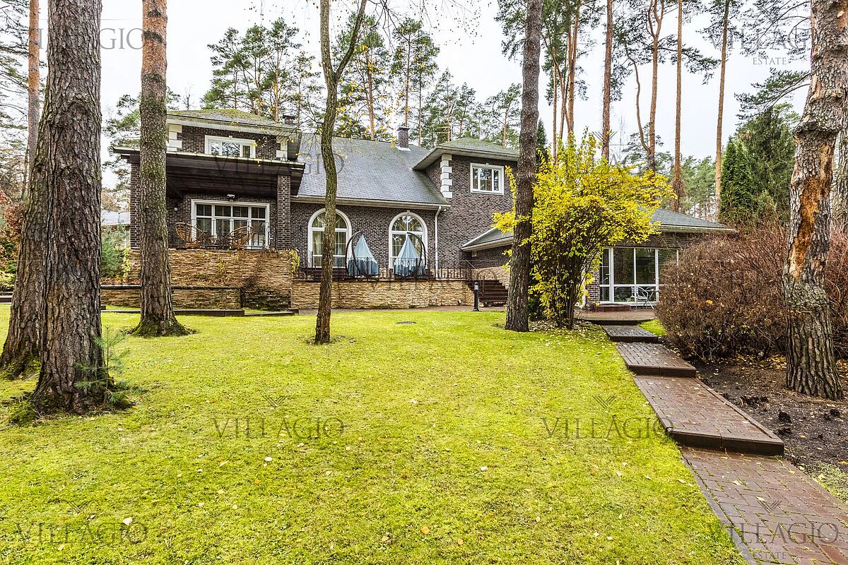 Элитный дом в классическом стиле у Москва-реки