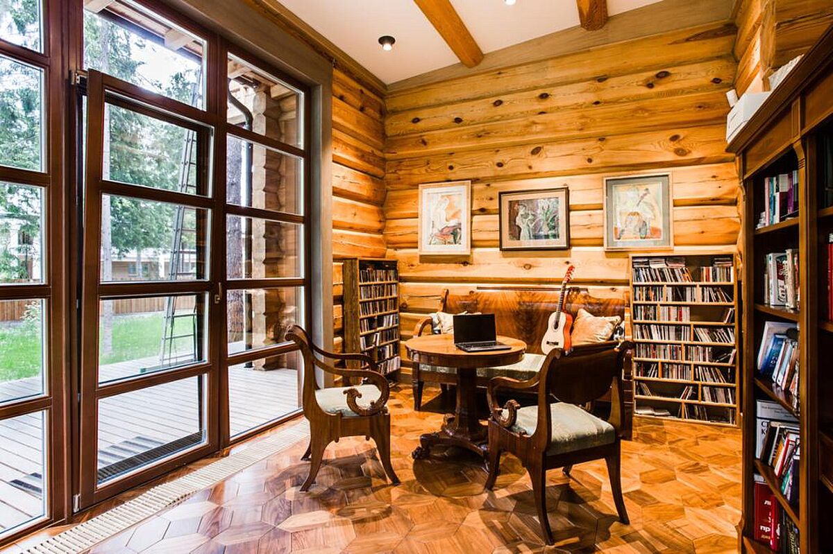 Дом из дерева на лесном участке