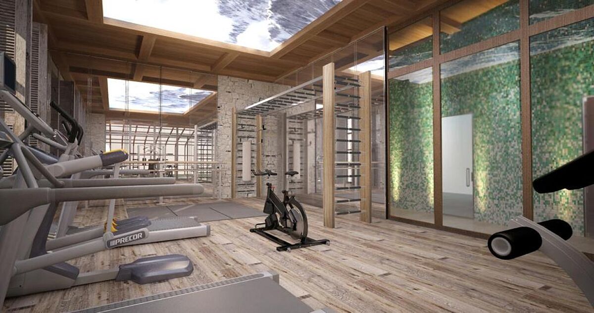 Резиденция с бассейном на берегу водного канала