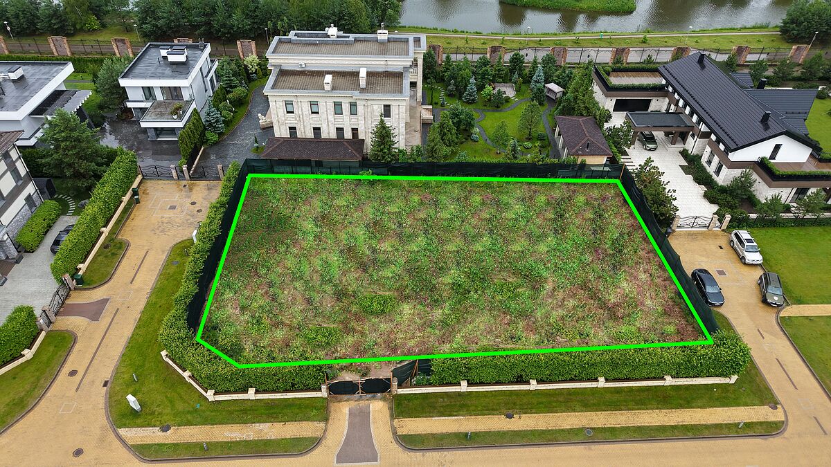 Участок в тихой части посёлка Миллениум Парк