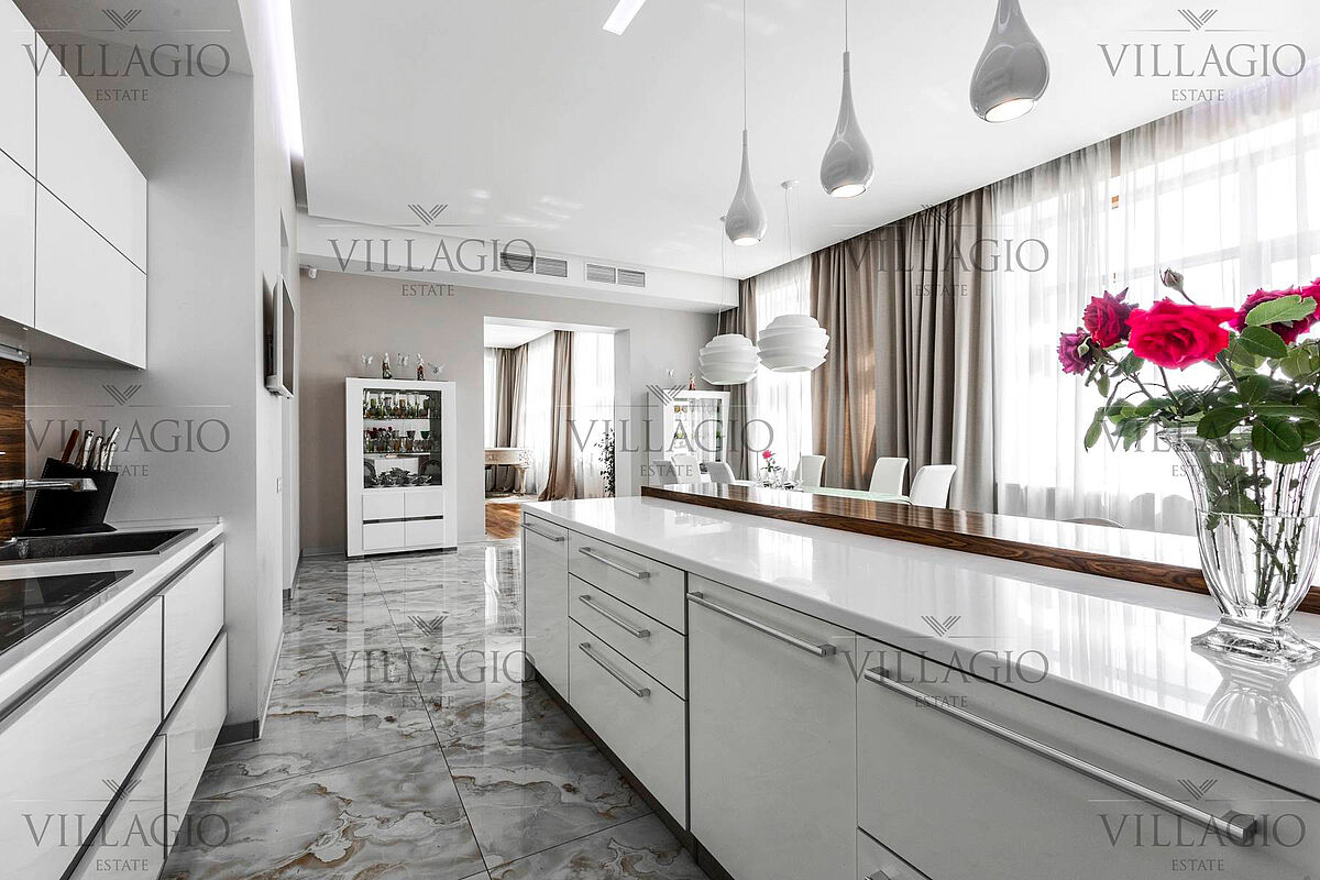 Дом с лифтом, бассейном и 3 террасами