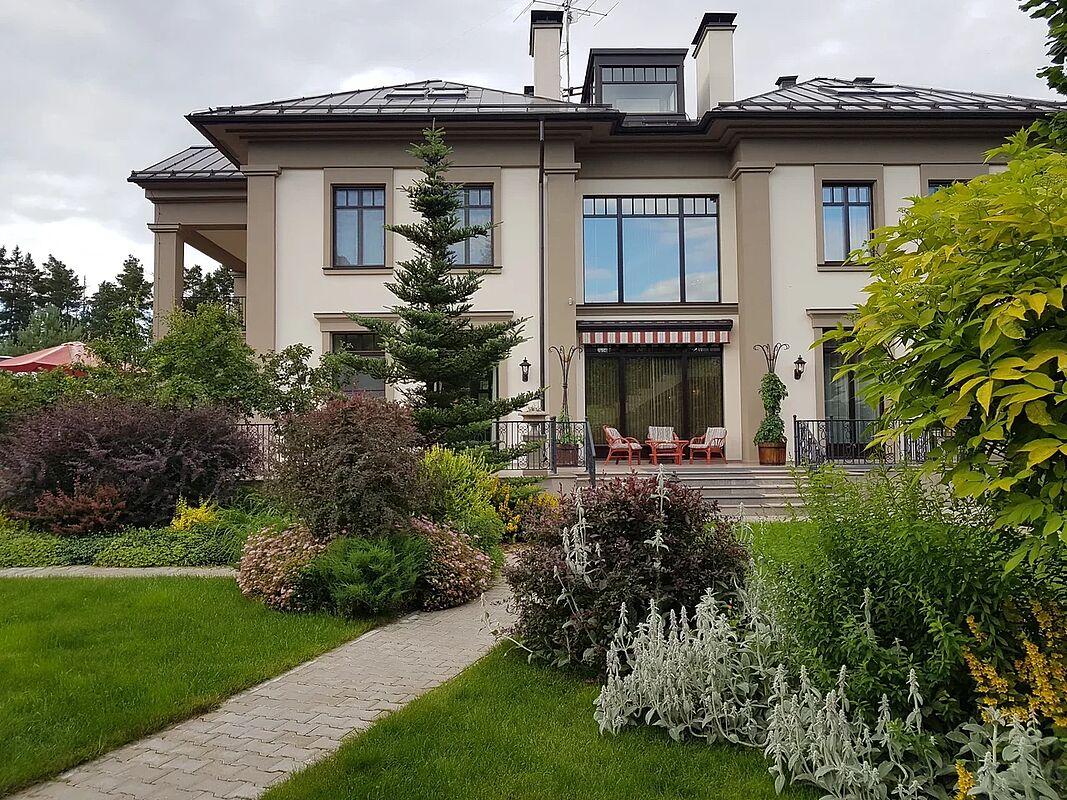 Дом с лифтом на участке 25 соток