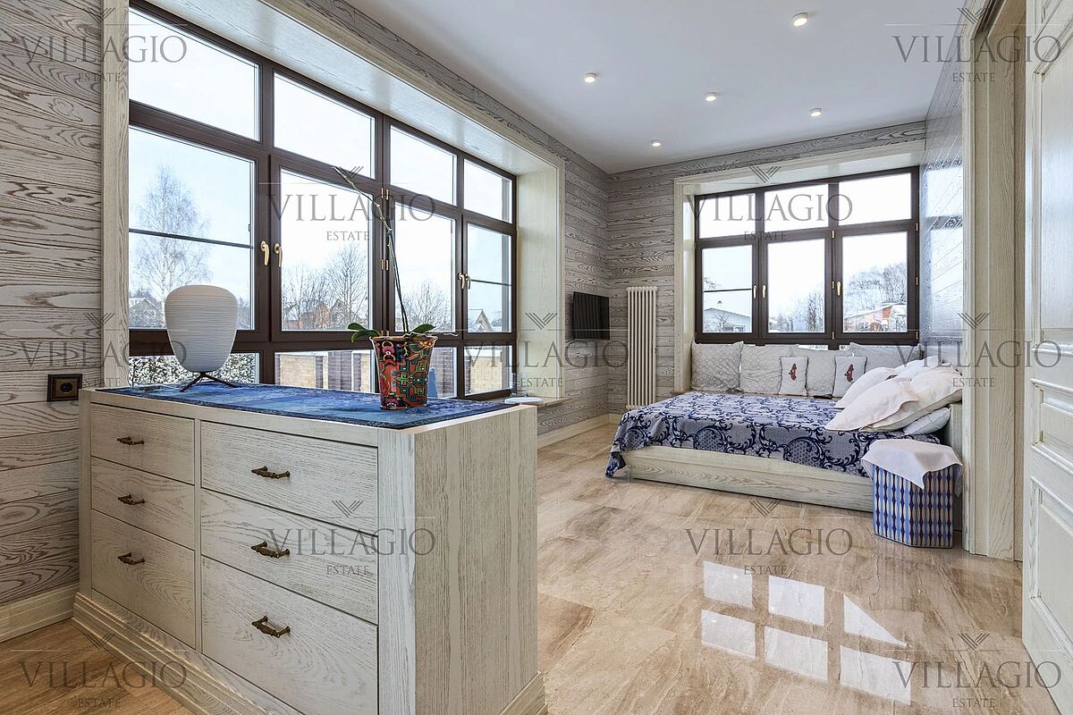 Дом рядом с двумя парками